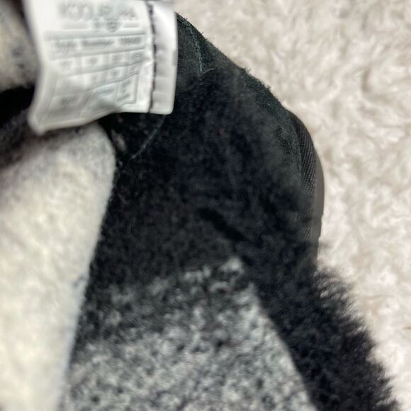 Koolaburra By UGG  Kinslei Black suede mid calf boots  buttons accents size 8 - Picture 12 of 12